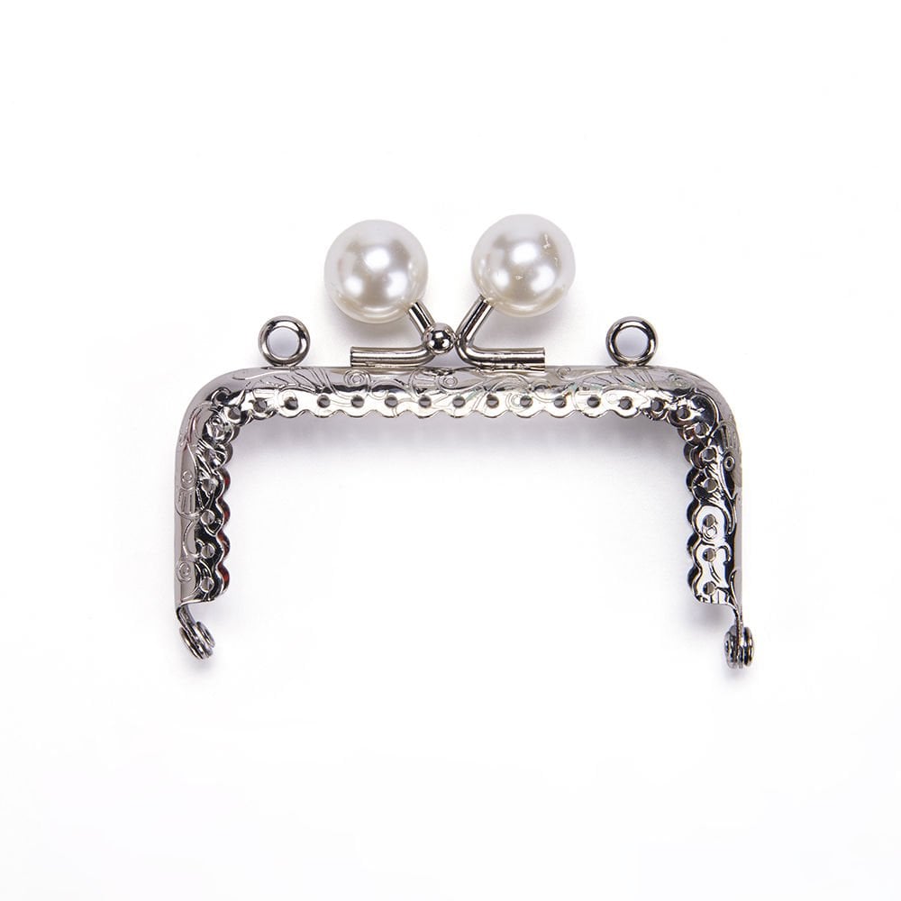 DİKDÖRTGEN BEYAZ BONCUKLU BURS 8,5 CM GÜMÜŞ