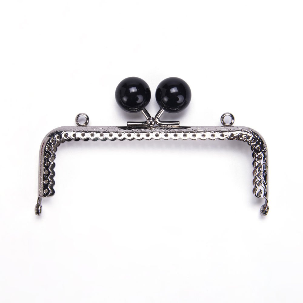 DİKDÖRTGEN SİYAH BONCUKLU BURS 12,5 CM GÜMÜŞ