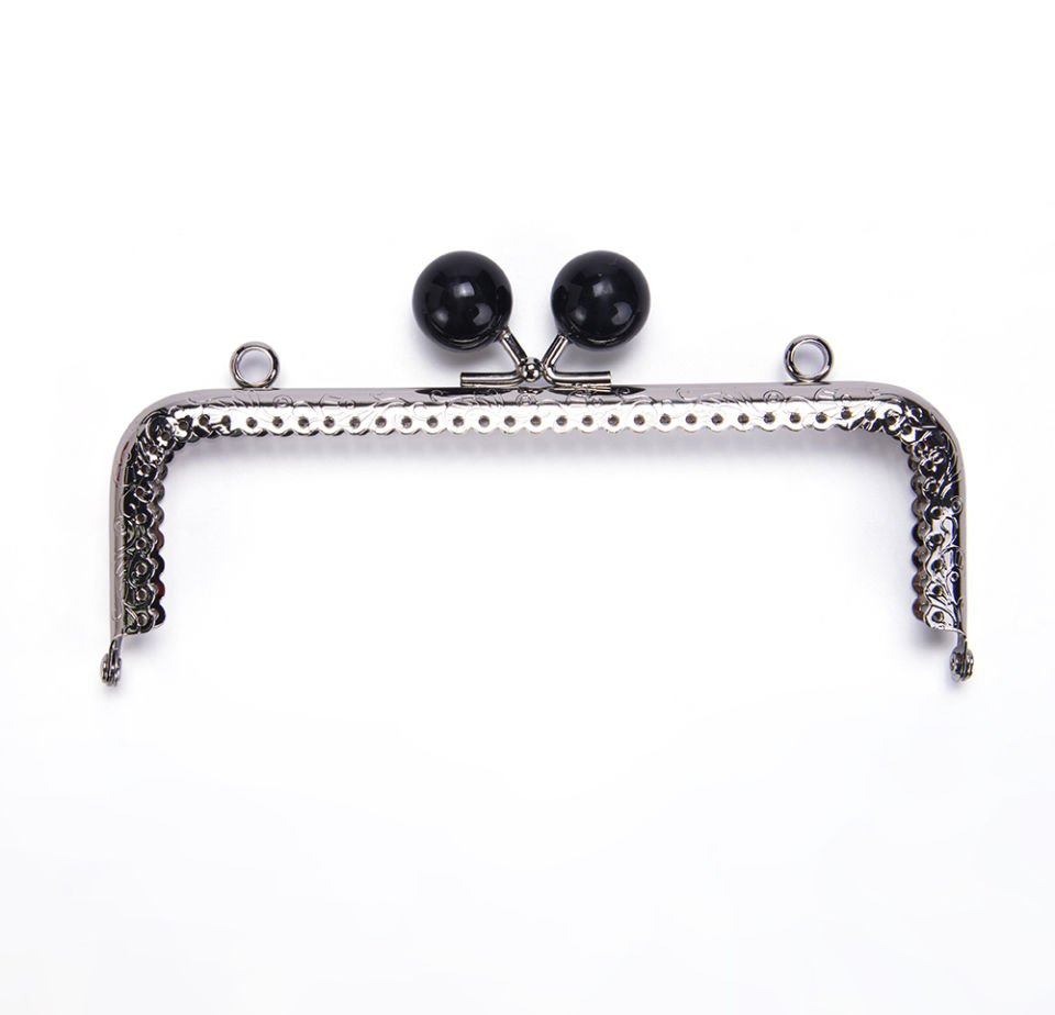 DİKDÖRTGEN SİYAH BONCUKLU BURS 16,5 CM GÜMÜŞ
