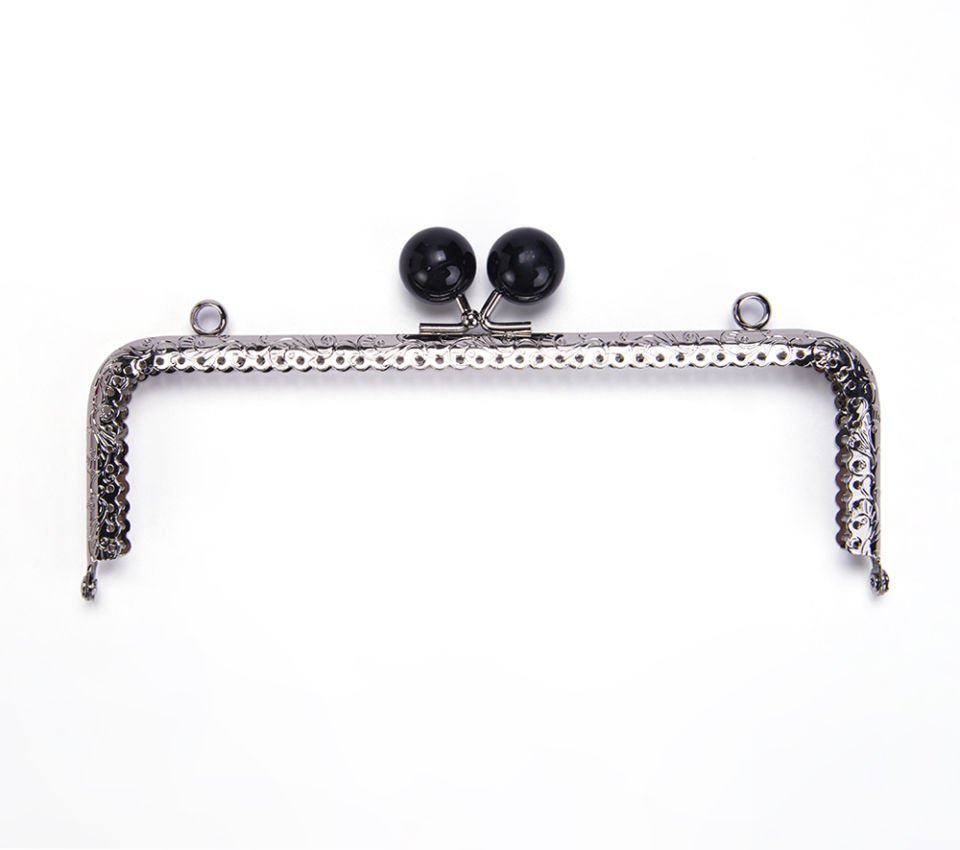 DİKDÖRTGEN SİYAH BONCUKLU BURS 20,5 CM GÜMÜŞ